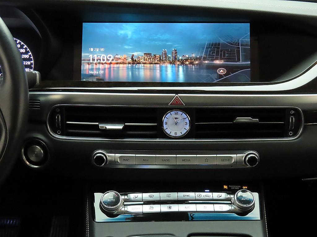 Genesis G90 - Vista 10