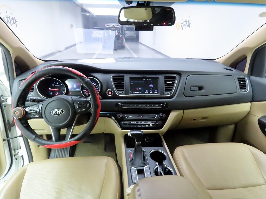 KIA Carnival - Vista 7