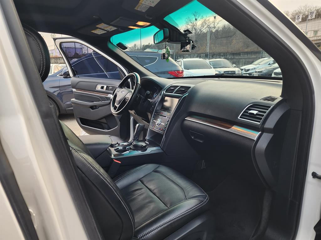Ford Explorer - Vista 9
