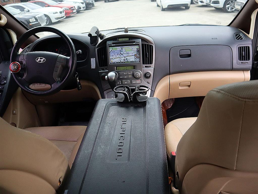 HYUNDAI Starex - Vista 9