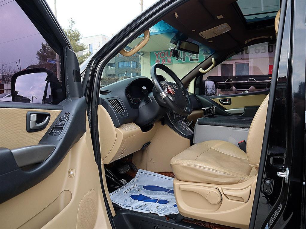 HYUNDAI Starex - Vista 11