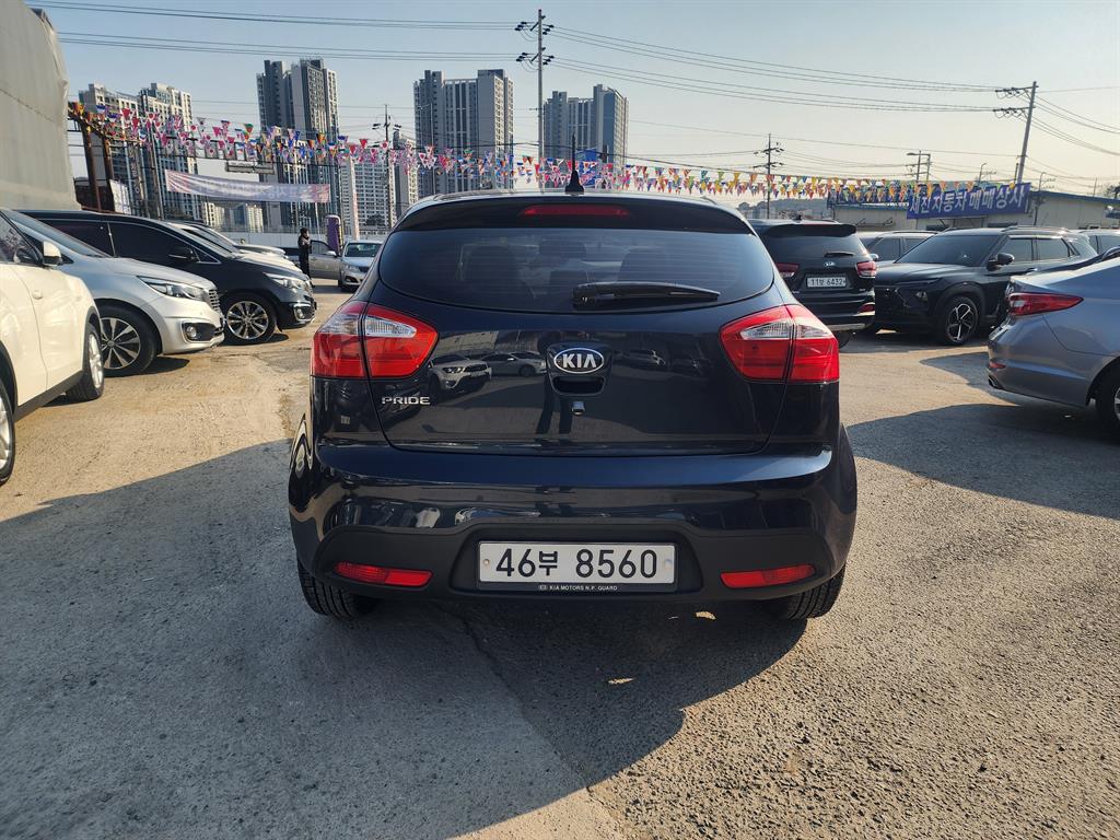 KIA Pride - Vista 5