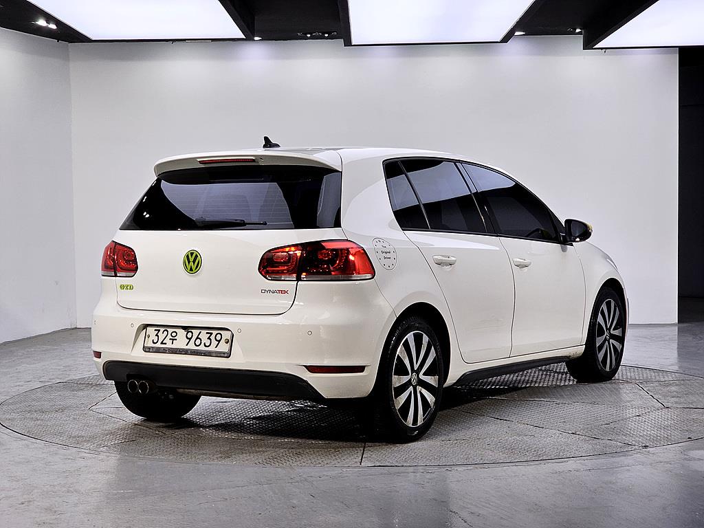 Volkswagen Golf - Vista 4