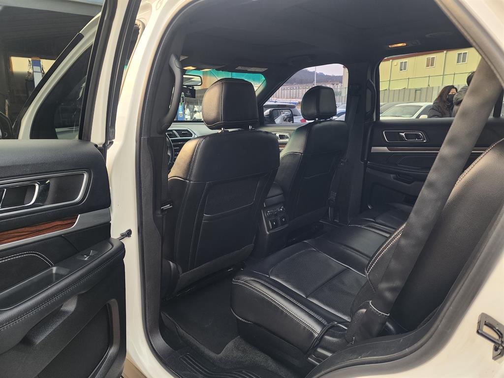 Ford Explorer - Vista 10