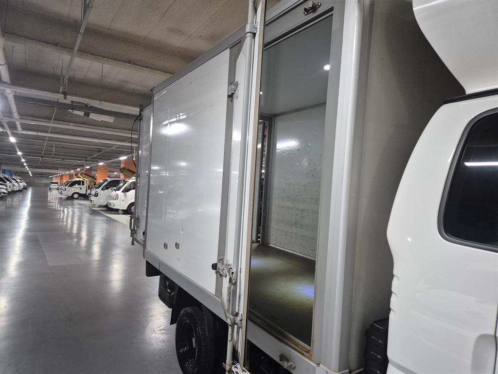 Small Truck Normal Box(High Deck) 2023 Blanco - Importación desde Corea - HF Imports Iquique - Foto 17