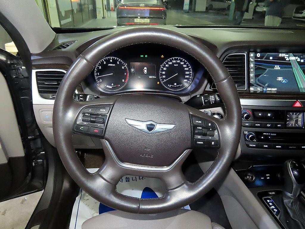 HYUNDAI Genesis - Vista 8