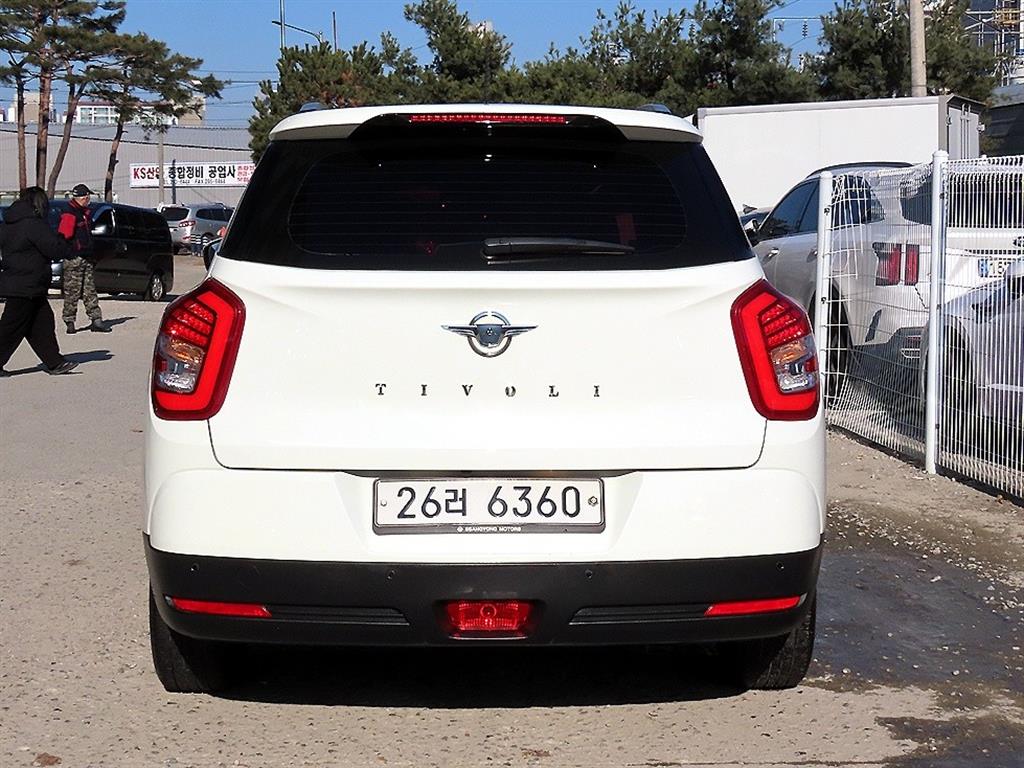 Ssangyong Tivoli - Vista 4