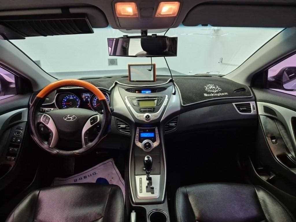 HYUNDAI Avante - Vista 7