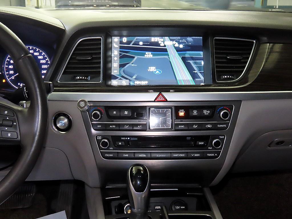 HYUNDAI Genesis - Vista 11