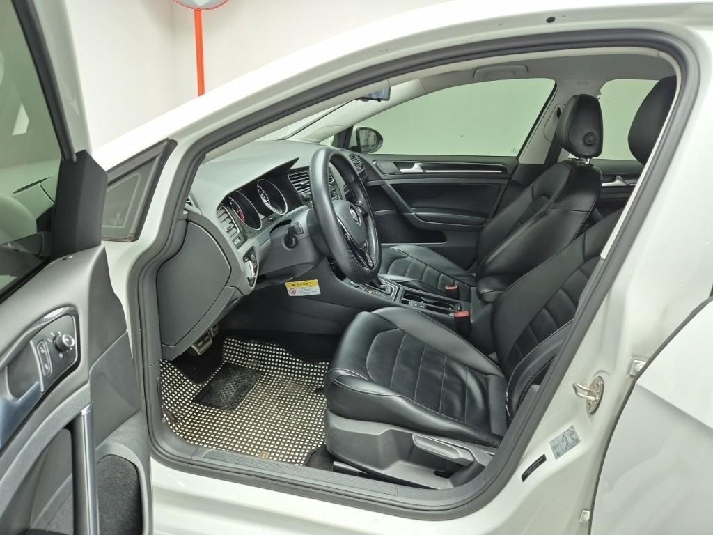 Volkswagen Golf - Vista 9