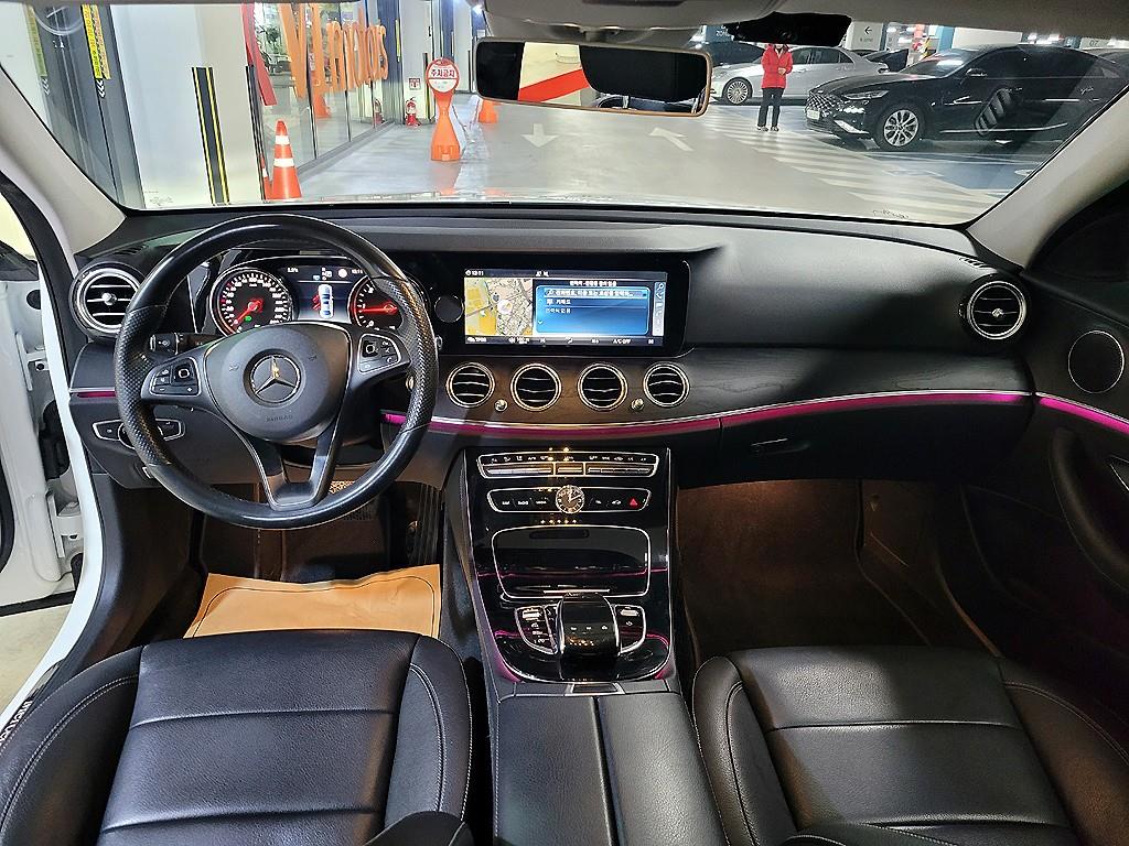 Mercedes Benz E class - Vista 6