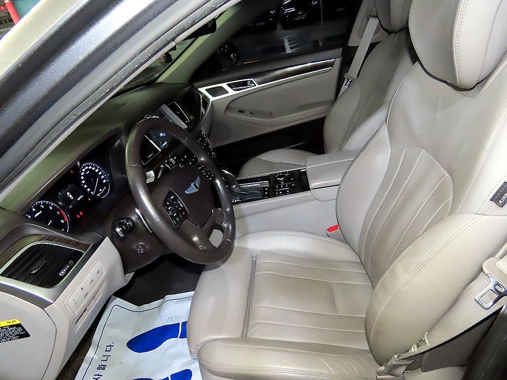 HYUNDAI Genesis - Vista 6