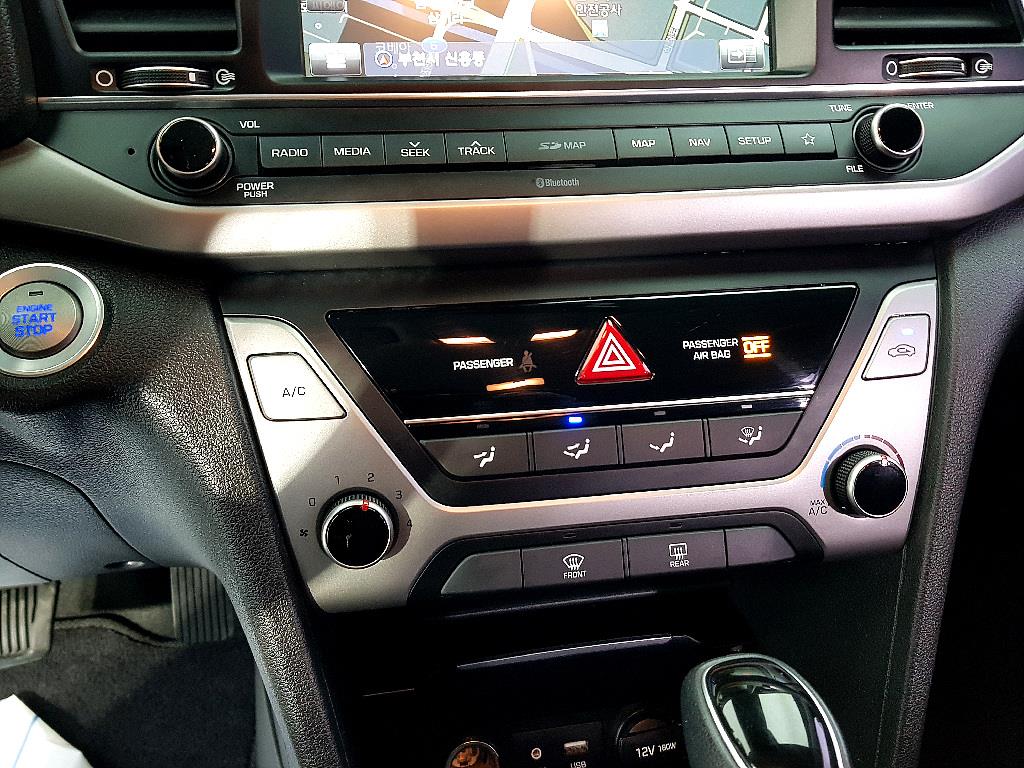 HYUNDAI Avante 2018 Blanco - Importación desde Corea - HF Imports Iquique - Foto 13