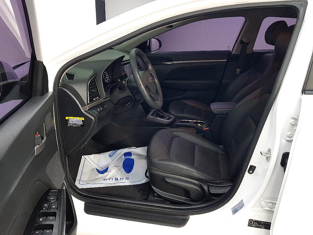 HYUNDAI Avante - Vista 6