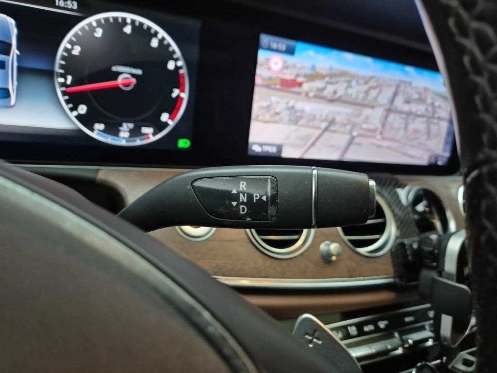 Mercedes Benz E class - Vista 8