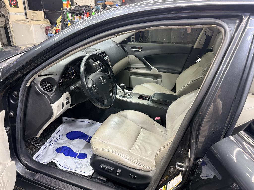 Lexus IS - Vista 10