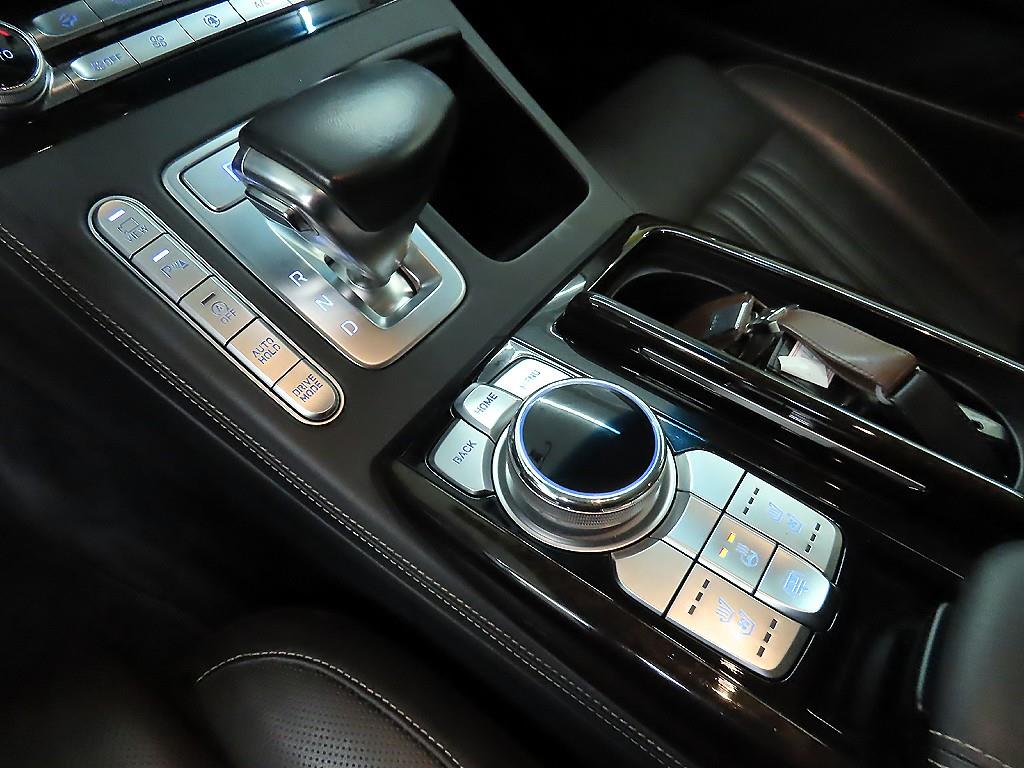 Genesis G90 - Vista 10