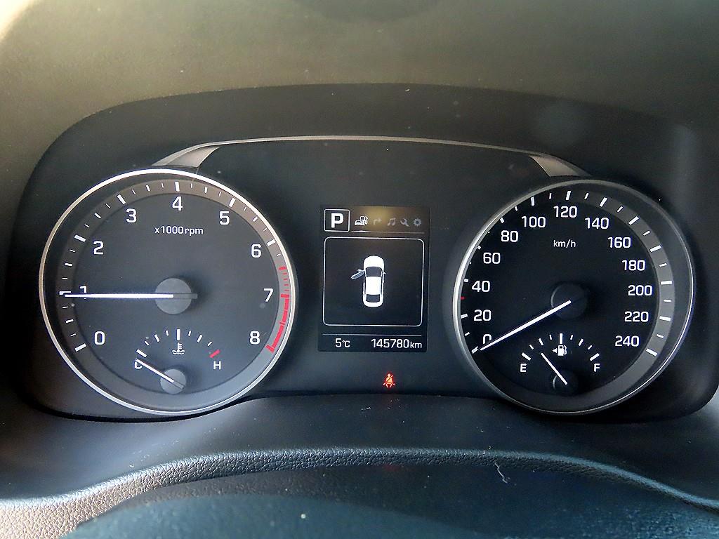 HYUNDAI Avante - Vista 8