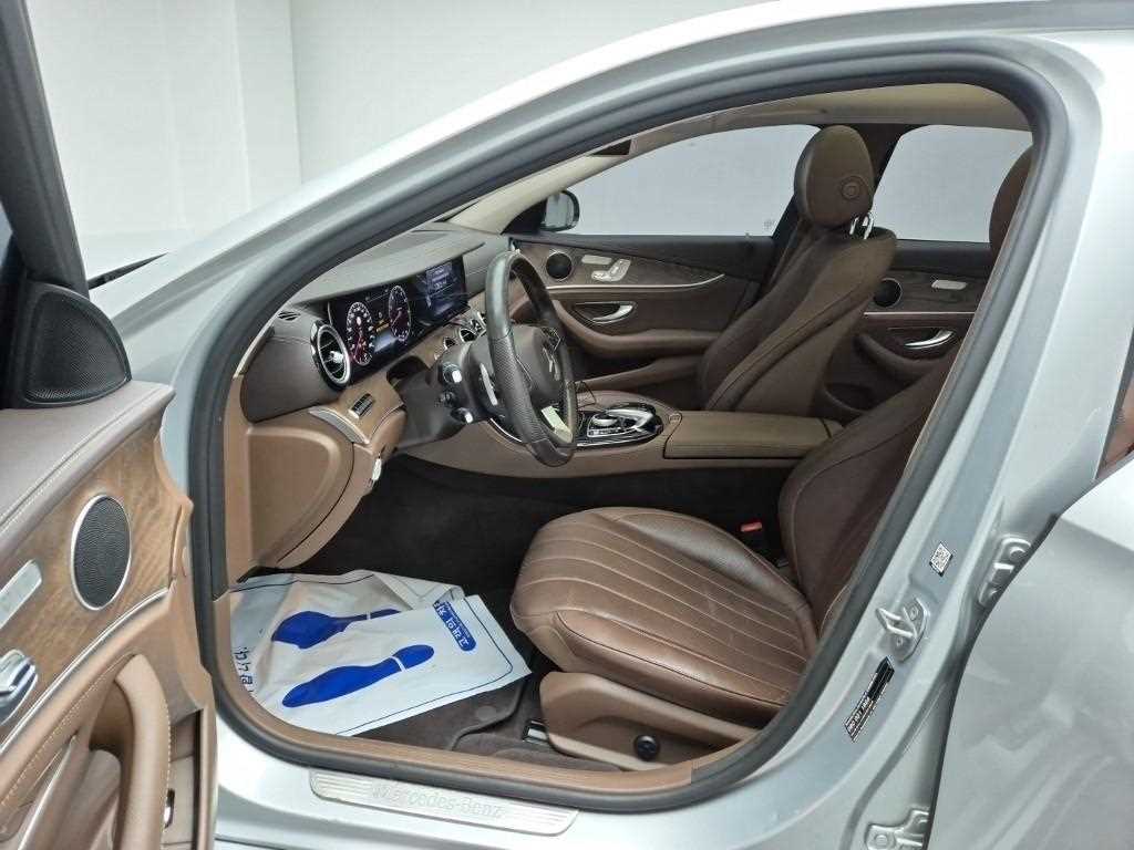 Mercedes Benz E class - Vista 11