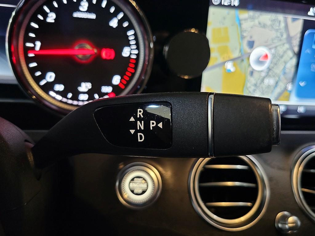 Mercedes Benz E class - Vista 12