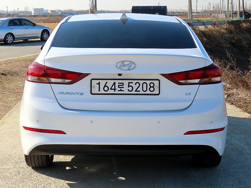 HYUNDAI Avante - Vista 4