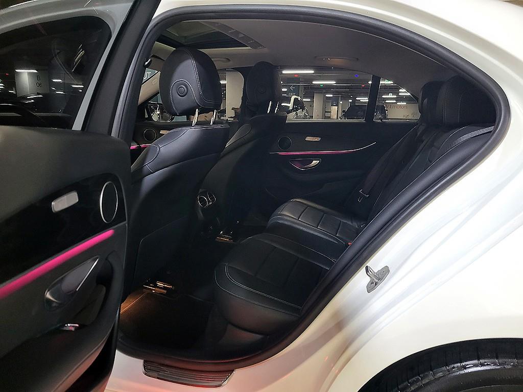 Mercedes Benz E class - Vista 8