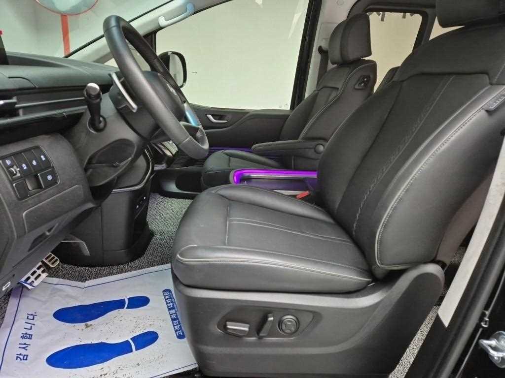 HYUNDAI Staria - Vista 11