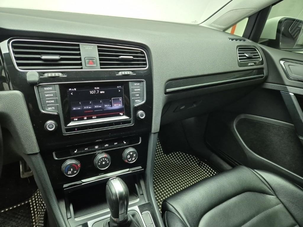 Volkswagen Golf - Vista 11