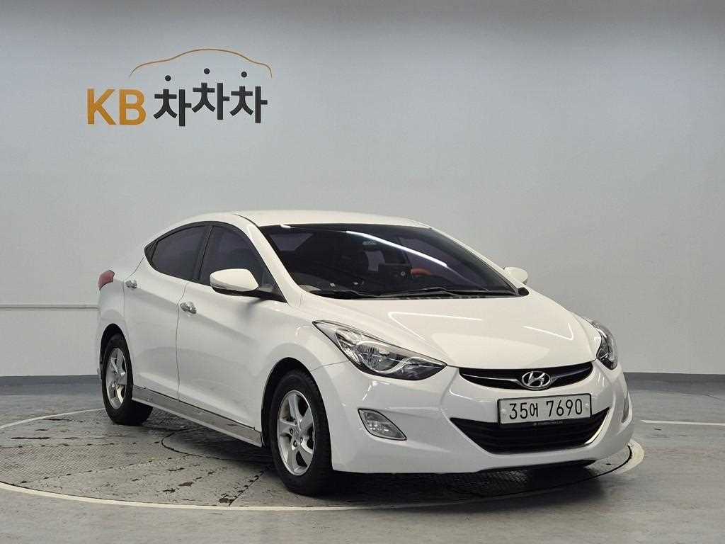 HYUNDAI Avante - Vista 4