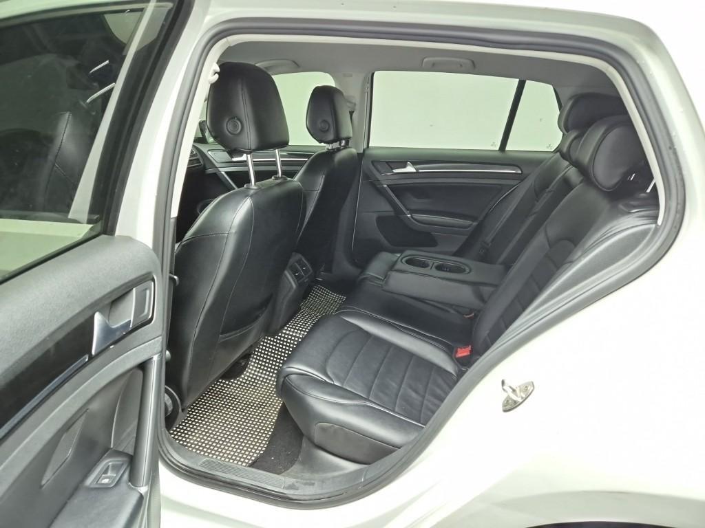 Volkswagen Golf - Vista 10