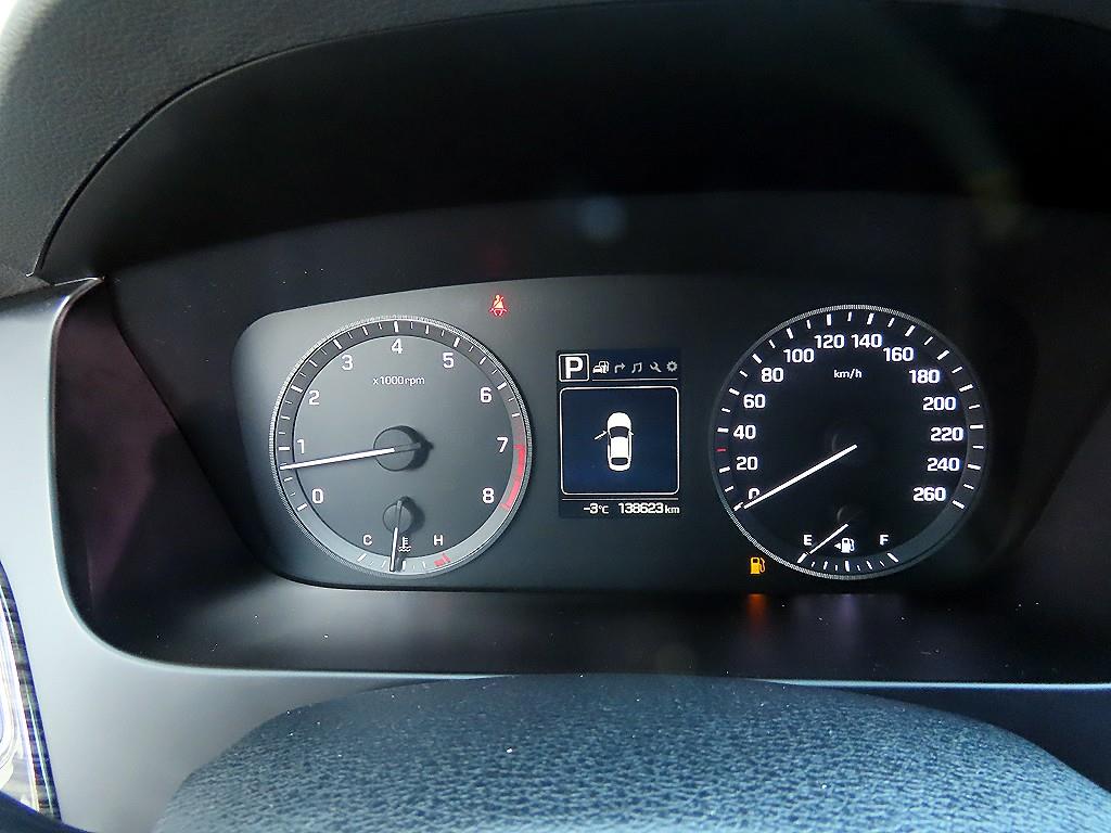 HYUNDAI Sonata - Vista 9