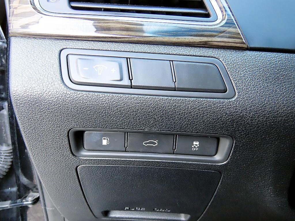 HYUNDAI Sonata - Vista 12