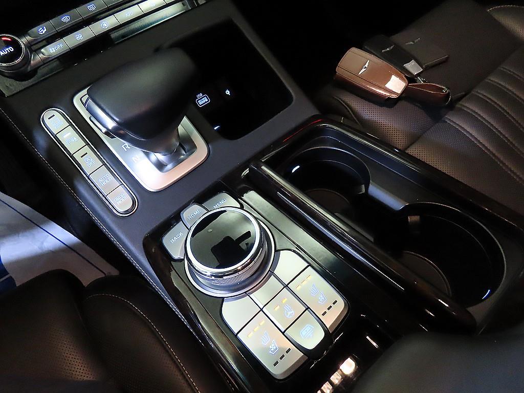 Genesis G90 - Vista 12