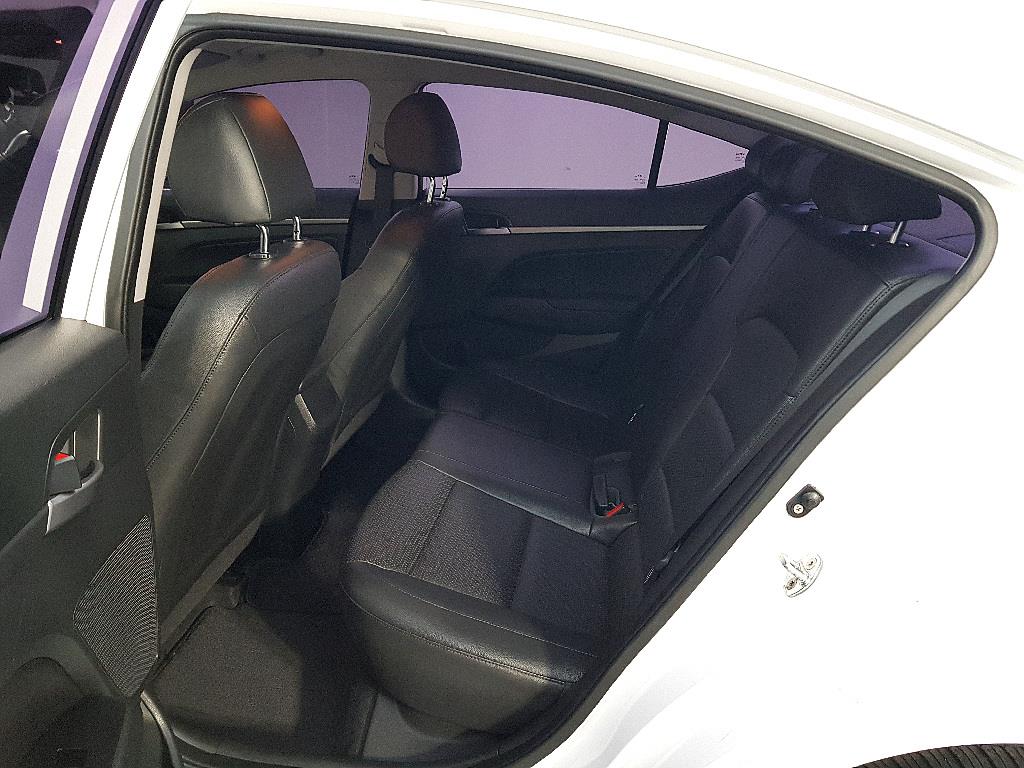 HYUNDAI Avante - Vista 7