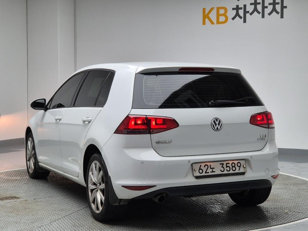 Volkswagen Golf - Vista 4