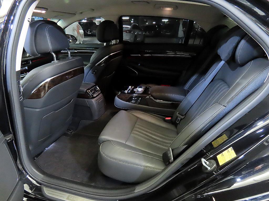 Genesis G90 - Vista 7