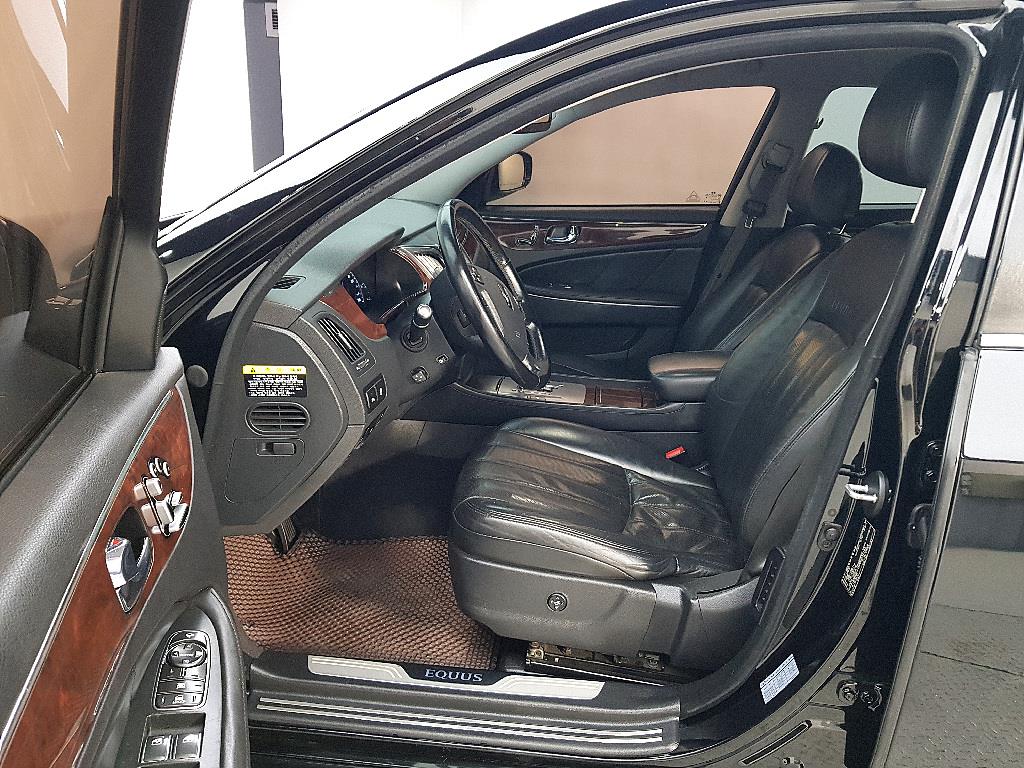 HYUNDAI Equus - Vista 8