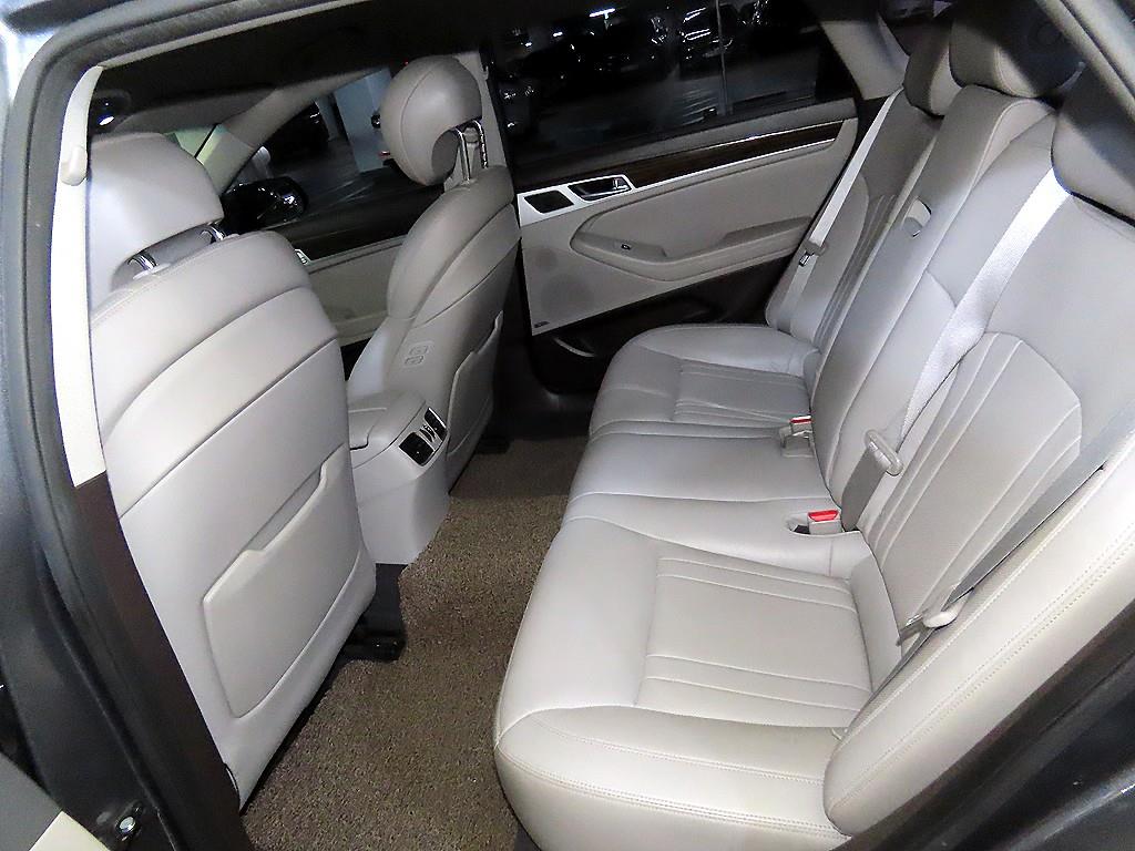 HYUNDAI Genesis - Vista 7