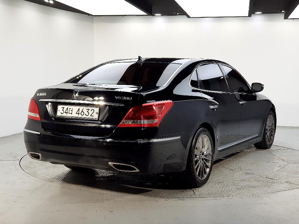 HYUNDAI Equus - Vista 4