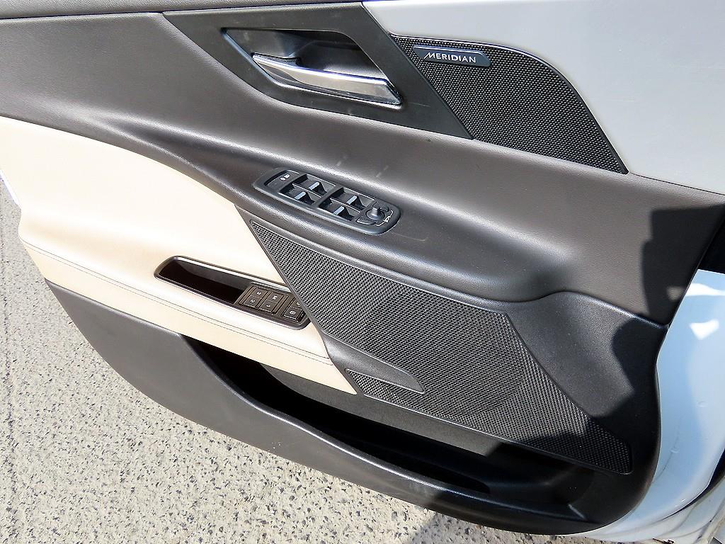 Jaguar XE - Vista 11