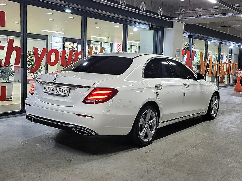 Mercedes Benz E class - Vista 4