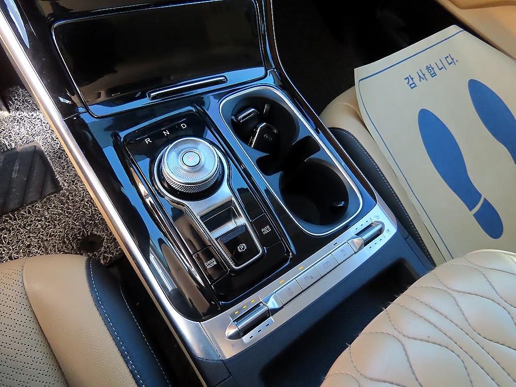 KIA Carnival - Vista 11