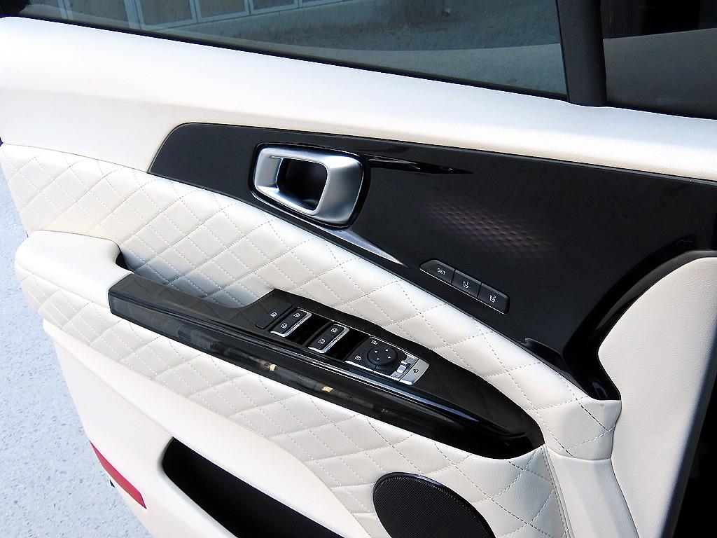 KIA Carnival - Vista 12