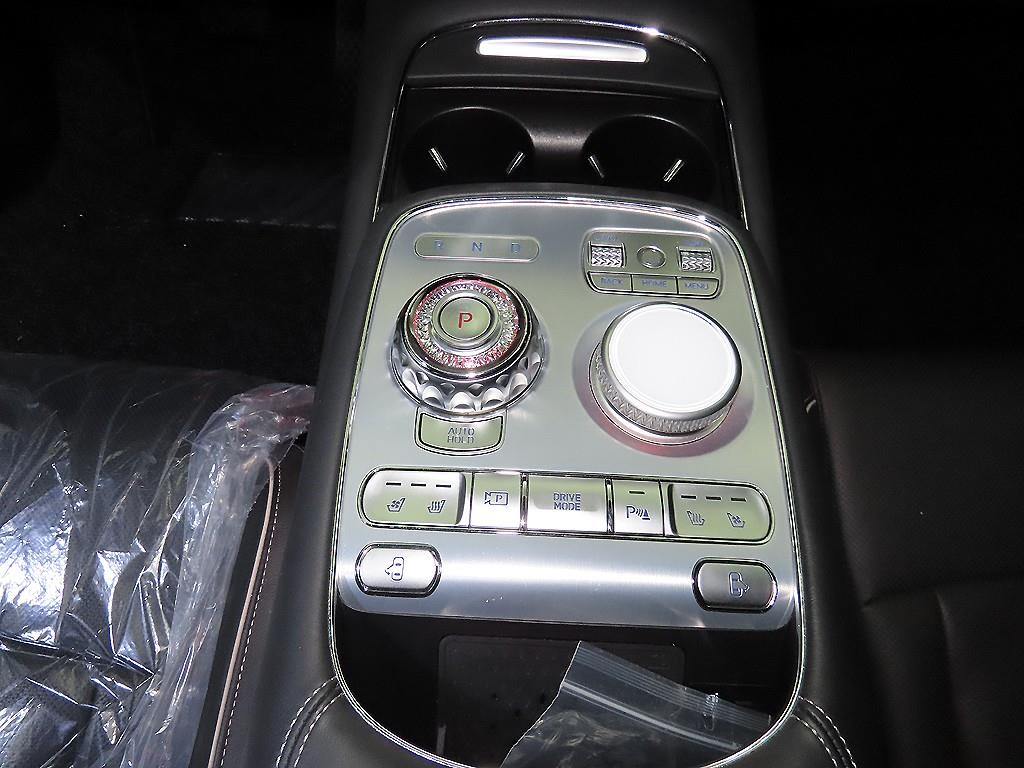 Genesis G90 - Vista 12