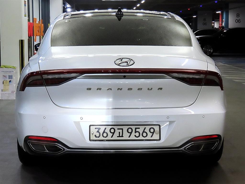 HYUNDAI Grandeur - Vista 5