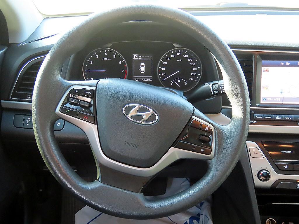 HYUNDAI Avante - Vista 7