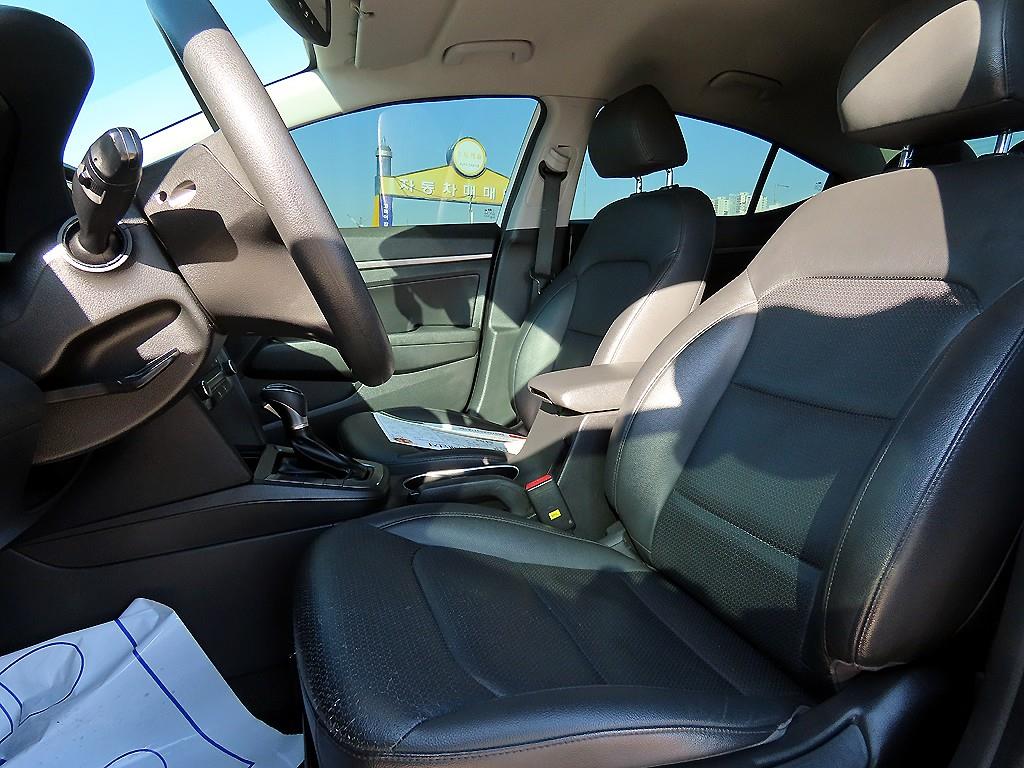 HYUNDAI Avante - Vista 5