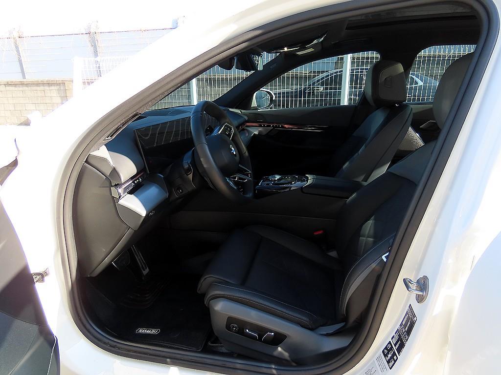 BMW 5 Series - Vista 5