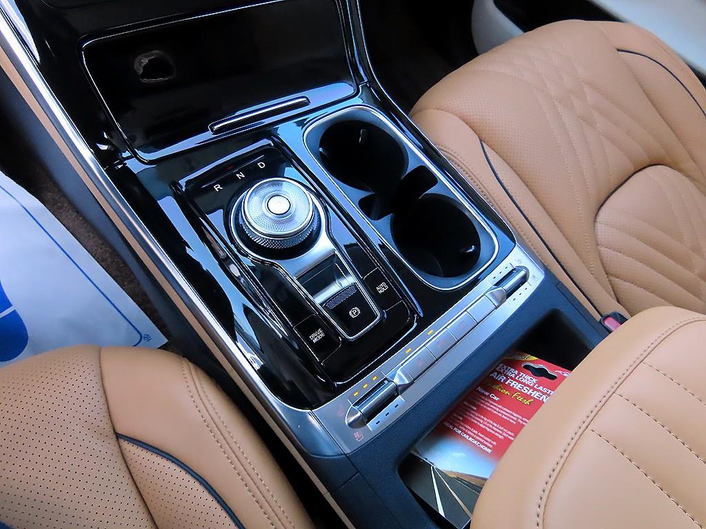 KIA Carnival - Vista 11