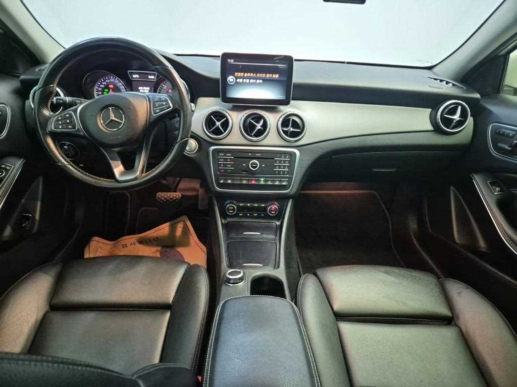 Mercedes Benz GLA Class - Vista 7